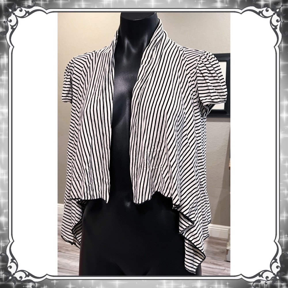 Black White Striped Crop Cardigan Shrug Buckle Free Waterfall Kimono Bke People